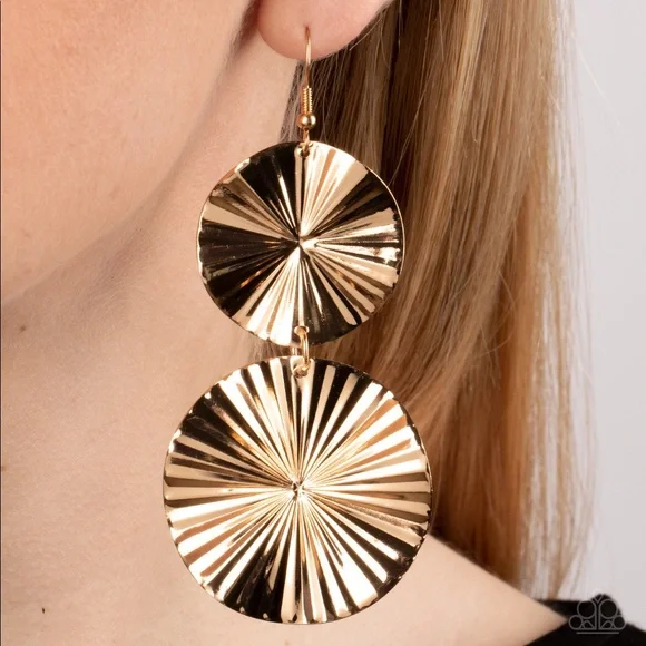 Paparazzi Accessories In Your Wildest FAN-tasy - Gold earrings