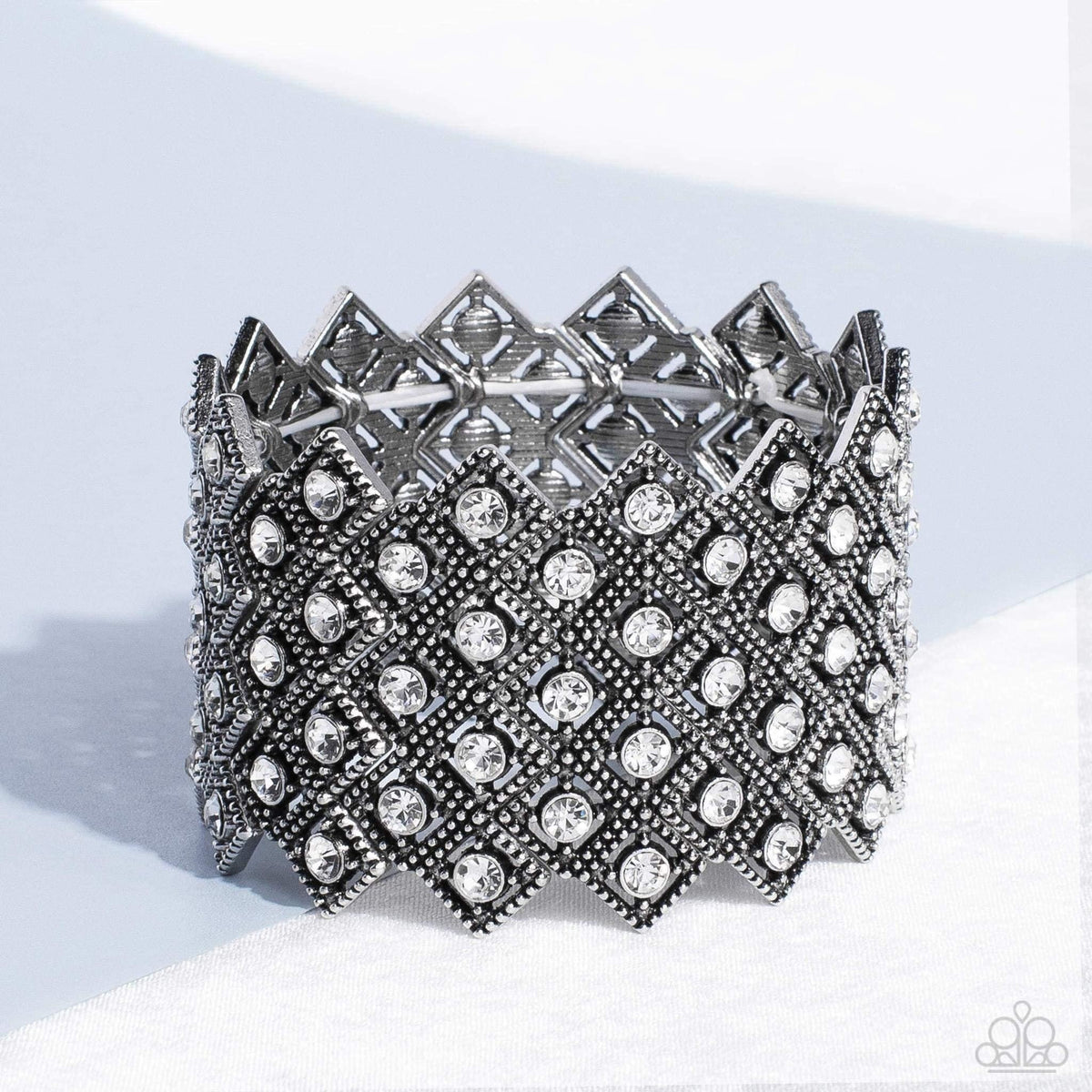 Paparazzi Accessories Deco In The Rough White Cutting Edge Jewels